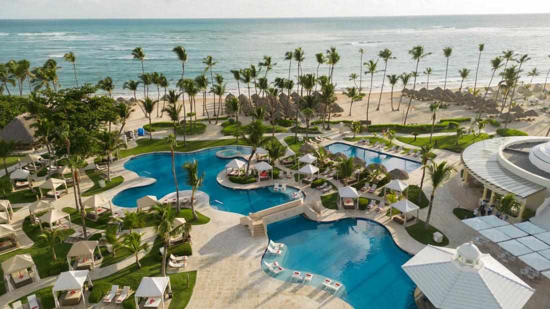 Playa de Punta Cana en República Dominicana con arena blanca y palmeras